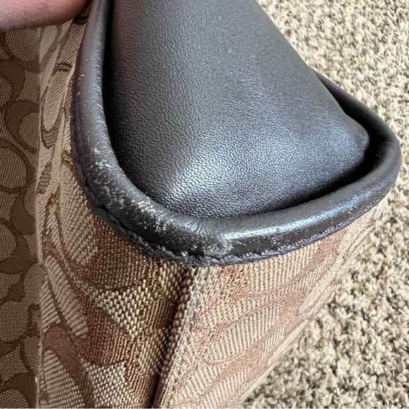 Coach - Signature Jacquard Dufflette - Khaki/Brown/Light Gold - Picture 14 of 15